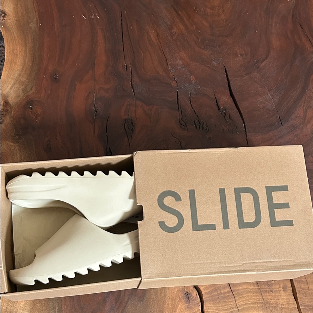 Yeezy Slide Sandals (Bone)